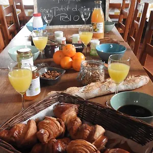 Domaine De Laverchère Couette-café Pommiers-en-Forez